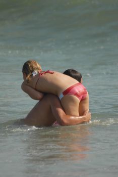 Хайден Панеттьери отдыхает на пляже фото #3