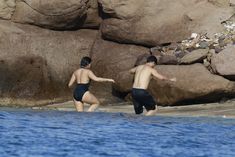 Деми Ловато в монокини на пляже Сен-Бартелеми фото #1