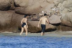 Деми Ловато в монокини на пляже Сен-Бартелеми фото #2