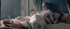 Голая грудь Джеммы Артертон в фильме «Византия» фото #1