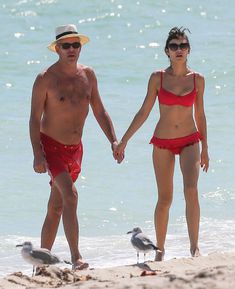 Ольга Куриленко в бикини на пляже Майами фото #1