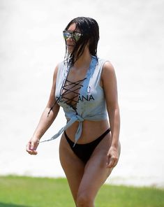 Настоящая жопа Ким Кардашьян в купальнике фото #9