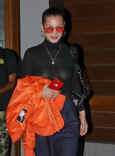 Белла Хадид сексуально засветила соски в Нью-Йорке фото #1