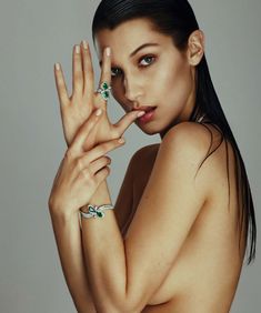 Эротические фото Беллы Хадид для испанского журнала  Harper's Bazaar фото #3