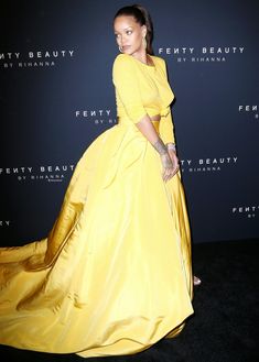 Рианна без лифчика на вечеринке Fenty Beauty фото #2