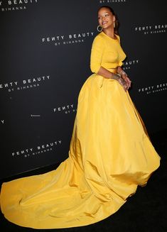 Рианна без лифчика на вечеринке Fenty Beauty фото #6