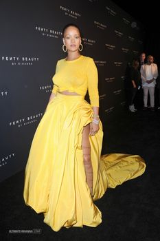 Рианна без лифчика на вечеринке Fenty Beauty фото #9