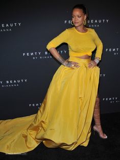 Рианна без лифчика на вечеринке Fenty Beauty фото #16