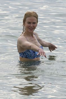 Николь Кидман в бикини отдыхает на пляже Балморал фото #2