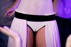 Страстная Вера Брежнева засветила письку сквозь трусики на концерте фото #2