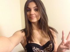 Украденные фото Виктория Джастис с голыми сиськами фото #13