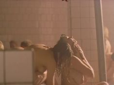 Полностью голая Наталья Данилова в фильме «Американка» фото #9