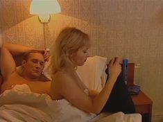 Ольга Понизова оголила грудь в сериале «Бандитский Петербург 3: Крах Антибиотика» фото #4
