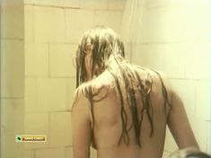 Марина Яковлева немного оголила грудь в фильме «Благие намерения» фото #4