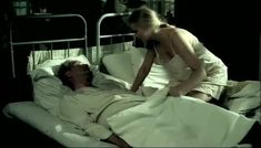 Сочная голая грудь Светланы Ходченковой в фильме «Благословите женщину» фото #2