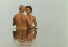 Страстная Анна Терехова оголила грудь и попу в фильме «Все то, о чем мы так долго мечтали» фото #4