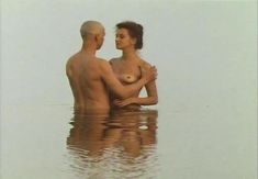 Страстная Анна Терехова оголила грудь и попу в фильме «Все то, о чем мы так долго мечтали» фото #5