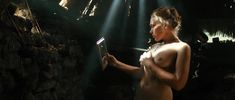Полностью голая Дарья Екамасова в фильме «Жила-была одна баба» фото #33