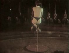 Полностью голая Жанна Эппле в фильме «Заряженные смертью» фото #7