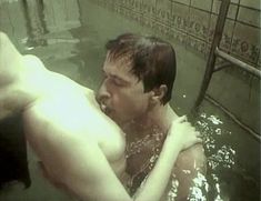 Полностью голая Жанна Эппле в фильме «Заряженные смертью» фото #15