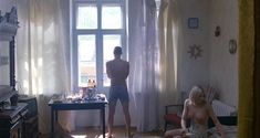 Сексуальная Оксана Акиньшина показала голые сиськи в фильме «Игры мотыльков» фото #1