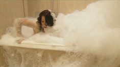 Горячая Екатерина Волкова оголила грудь и попу в сериале «КГБ в смокинге» фото #1