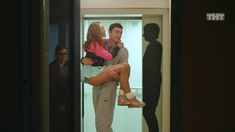 Глубокое декольте Кристины Исайкиной в сериале «Кризис нежного возраста» фото #5