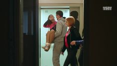 Глубокое декольте Кристины Исайкиной в сериале «Кризис нежного возраста» фото #7