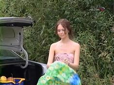 Красотка Ольга Погодина засветила грудь в фильме «Огнеборцы» фото #6