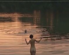 Голая попа Даши Чаруши в фильме «Прятки» фото #2