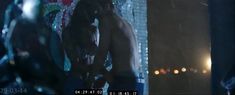 Паулина Андреева оголила грудь и попу в фильме «Саранча» фото #84
