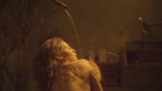 Голая попа Евгении Лютой в фильме «Странствия и невероятные приключения одной любви» фото #9