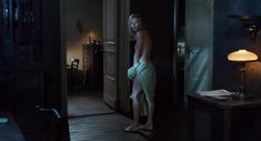 Голая грудь Юлии Пересильд в фильме «Холодное танго» фото #13