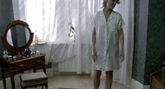 Наталья Круглова оголила попу в фильме «Час пик» фото #9