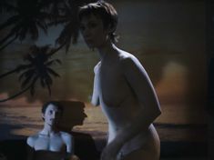 Полностью голая Ольга Тумайкина в фильме «Яды, или Всемирная история отравлений» фото #2