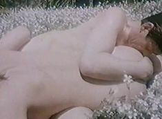 Абсолютно голая Алина Таркинская в фильме «Сумасшедшая любовь» фото #8