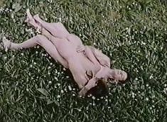 Абсолютно голая Алина Таркинская в фильме «Сумасшедшая любовь» фото #9