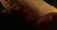 Голая грудь Аманды Райан в фильме «Елизавета» фото #11