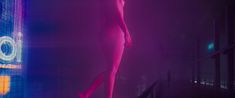 Ана де Армас оголила грудь и попу в фильме «Бегущий по лезвию 2049» фото #1