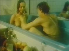 Голые сиськи Анжелики Неволиной в фильме «Кошечка» фото #2