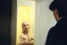 Голая грудь Анжелики Неволиной в фильме «Приятель покойника» фото #4