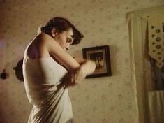 Голая грудь Анны Маланкиной в фильме «Заколдованные» фото #2