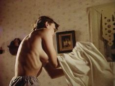 Голая грудь Анны Маланкиной в фильме «Заколдованные» фото #11