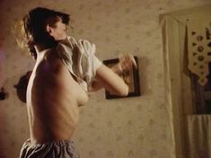 Голая грудь Анны Маланкиной в фильме «Заколдованные» фото #15