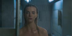 Полностью голая Бетти Гилпин в сериале «Блеск» фото #1