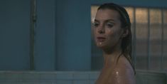 Полностью голая Бетти Гилпин в сериале «Блеск» фото #4