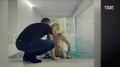 Голая грудь Дарьи Мороз в сериале «Содержанки» фото #3