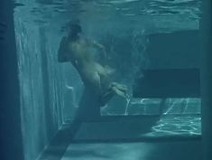 Дэйви Декер снялась голой в фильме «Дневник нудистки» фото #2