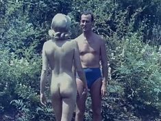 Дэйви Декер снялась голой в фильме «Дневник нудистки» фото #7