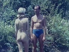 Дэйви Декер снялась голой в фильме «Дневник нудистки» фото #8